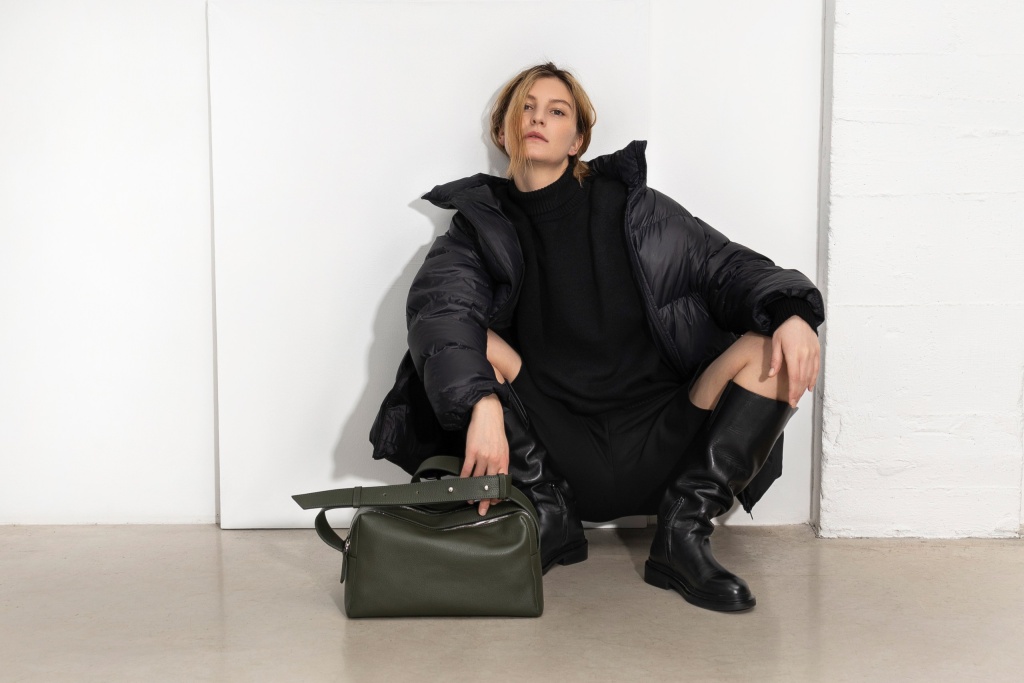 Женская сумка из натуральной кожи в оттенке олива